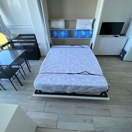 Studio Avec Piscine Et Parking Roses Exterior foto